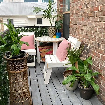 Luxury Greenhouse Studio Apartment Austin Exterior photo